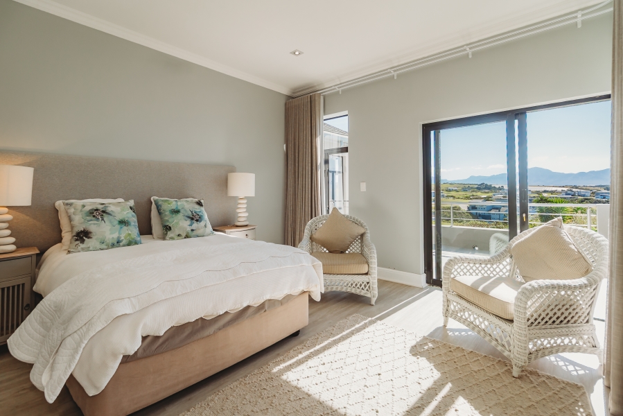 4 Bedroom Property for Sale in Herolds Bay Western Cape